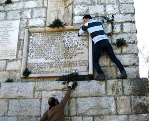 Disfida di Barletta: oggi la pulizia dell'epitaffio sul luogo del combattimento, in territorio di Trani