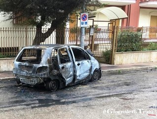 Trani, auto sempre più a rischio: incendio nella notte in via Pisa e due tentati furti