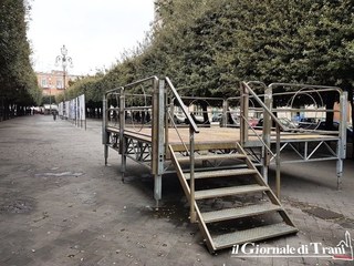 Elezioni politiche, Trani scrive la storia al contrario: zero comizi. E, sulle plance vuote, c'è chi riesce anche a diventare «abusivo»