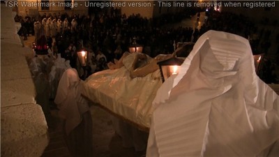 VIDEO. Trani religiosa, la processione penitenziale dei Sacri Misteri