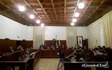 Barresi e Merra fanno «tredici»: tante le firme per portare in consiglio i casi vigilanti Amiu, discarica e cava fumante. Seduta giovedì prossimo