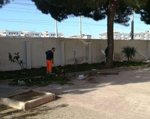 Largo Goldoni, pulizia dopo le proteste. Ed il Comune di Trani punirà chi non rimuoverà le feci dei cani