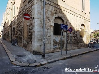 Trani, giù calcinacci dell'ex Don Milani: disagi, ma nessun incidente. I nuovi proprietari risolvono il problema in mezza giornata