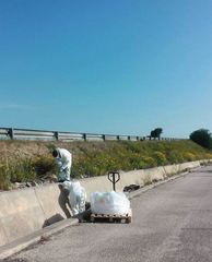 Amianto abbandonato nelle periferie di Trani, intervento di Amiu per rimuoverlo