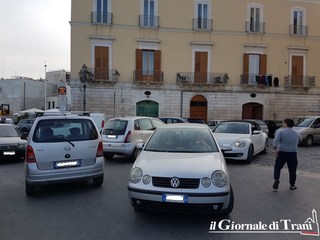 Lavori di riparazione urgenti nel centro storico di Trani, caos senza precedenti al porto. Problema risolto alle 18