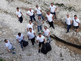 Affacciarsi da piazza Duomo, oggi, non ha prezzo: tutto ripulito. Raccolte cinquanta buste di rifiuti ed il sindaco di Trani ringrazia i volontari