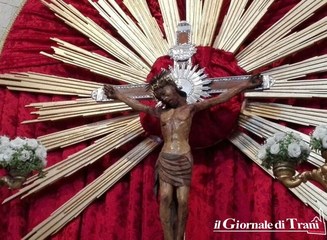 Il Crocifisso torna a Colonna: questa sera, per le strade di Trani, la tradizionale «Via lucis»