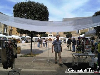Cittadini di Trani, vi piace piazza Longobardi così? Tra passato e futuro, il presente è «SùVenir»