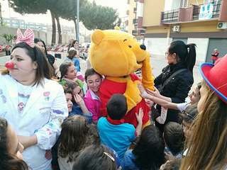 Largo Goldoni, la sconfitta si trasforma in festa: bambini e residenti felici, nonostante il ko del Trani