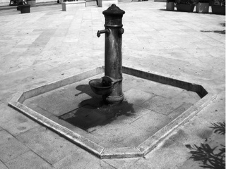 San Michele, la poesia in vernacolo di Trani di Franco Pagano dedicata alla fontana di piazza Garibaldi