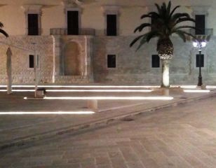 «Più luce, più Trani»: Barresi fa completare la valorizzazione luminosa di piazza Sacra regia udienza