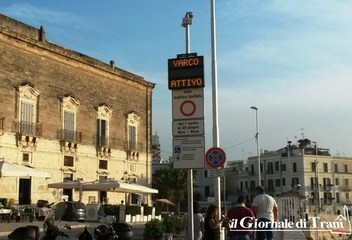Porto di Trani: varchi insolitamente attivi il lunedì, e si rischiano incidenti. Si sarebbe potuti passare