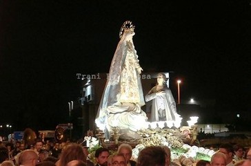 Trani religiosa, con due giorni di ritardo (causa maltempo), ecco la processione della Madonna dell'Apparizione