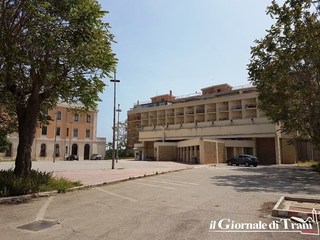Case del custode, al liceo De Sanctis è occupata «provvisoriamente» dal 1995: il Comune di Trani ne ordina lo sgombero