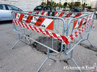 Dal temporale alla voragine: porto di Trani, emergenza fra transenne e traffico