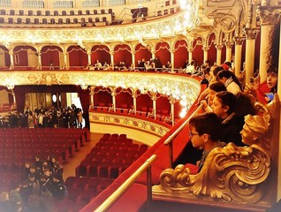 I bambini del secondo circolo di Trani “Petronelli” al Petruzzelli di Bari