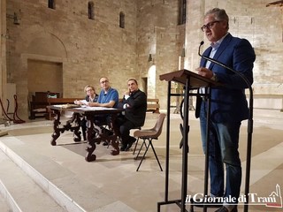 «San Nicola in rime», Domenico Nenna fa il bis. E c'è anche chi, nei versi, parla dell'ospedale di Trani e dei fondi della festa patronale