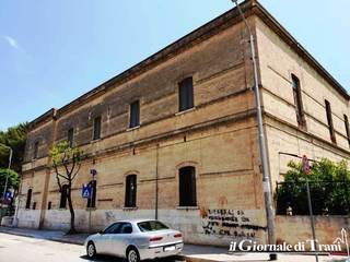 Trani, fra dramma sociale e incolumità a rischio: occupata l'ex casa di riposo pericolante. Due famiglie, quattro minori ed una donna incinta