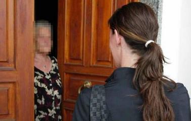 «Amet è fallita, passate con noi»: Trani, utente informato mette in fuga due ragazze maldestramente a caccia di contratti elettrici