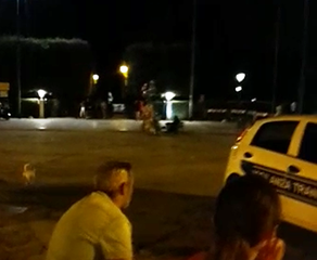 Villa di Trani, è successo ancora: oltre cento persone chiuse dentro alla mezzanotte. «Liberate» dal gestore del lido