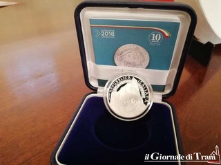 Presentata ufficialmente la moneta in argento che raffigura la cattedrale: sarà in vendita da venerdì a Palazzo Beltrani e costerà 55 euro