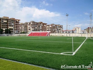 «Vuoi giocare nel Trani? Vieni a fare il provino a Bari»