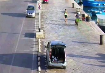 Porto di Trani, là dove puoi fare jogging mentre ti sfila accanto un pistolero