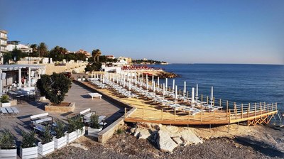 Dieci anni dopo la prima inaugurazione, Marechiaro rinasce: questa sera, alle 21, via alla «nuova vita» del lido