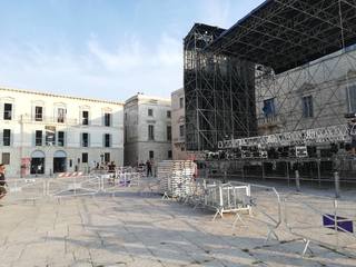 A Fuori museo, «Love is stronger than justice»: a Trani, Sting sceglie di godersi la vista della cattedrale ed «oscurare» il tribunale