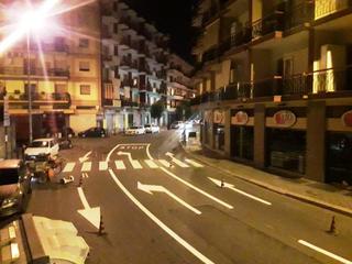 Si pittura di notte, si guida meglio di giorno: Trani: oltre le zebre, anche le canalizzazioni