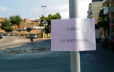 Trani, l'amministrazione annuncia la risistemazione della rotonda di via Istria. Sarà a cura di un'azienda privata