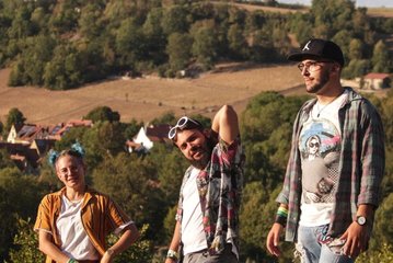 Nella migliore band emergente del mondo, i Melancholia, c’è un musicista originario di Trani: Fabio Azzarelli