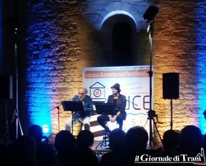 Trani, in piazza Addazi il dialogo poetico tra Haber e Damato, “La valigia dell’attore”