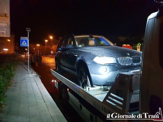 Valicano il cordolo a Trani centro ed esplodono gli pneumatici: solo disagi, ieri sera sulla 16bis
