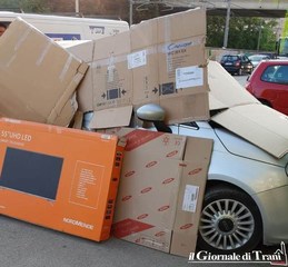 Trani, l'auto del consigliere Merra avvolta da cartoni: goliardia o avvertimento?