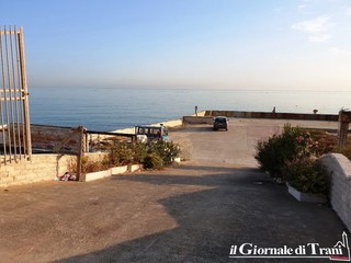 Lungomare di Trani, primi lavori di messa in sicurezza all'ex La vela. Ripristinato il cancello, confermata la volontà di ricostruire