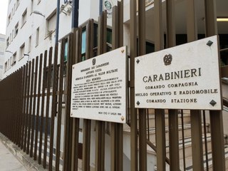 I carabinieri di Trani notano, inseguono e fermano 22enne spacciatore in via Papa Giovanni XXIII: adesso è ai domiciliari