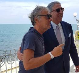 De Puyfontaine: «Investiremo 25 milioni in Puglia». E a Villa Ascosa, con Giletti e Capotondi, strizza l'occhio a Trani
