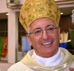 Inizio scuola, il messaggio del vescovo di Trani: «Non abbiate paura di sognare»