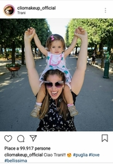 «Bellissima», anche senza trucco: Cliomakeup si ferma a Trani e ne esalta il fascino su Instagram