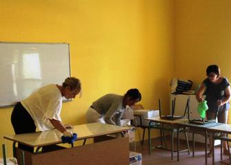 Inizio scuola a Trani, alla D'Annunzio puliscono anche due assessori ed un consigliere. E alla Bovio, si ripristinano locali abbandonati da almeno dieci anni