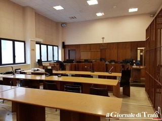 Discarica di Trani, cambia il Gup: udienza preliminare rinviata di due mesi. E gli avvocati protestano per i troppi procedimenti iscritti a ruolo