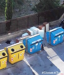 Arredamenti interi e tanto degrado per le strade di Trani: i casi di via Di Vittorio e vico San Leonardo