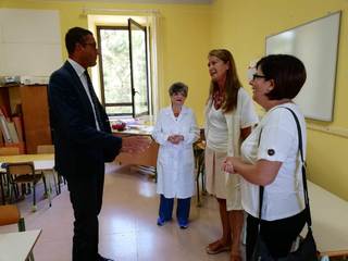 Primo giorno di scuola, il sindaco di Trani apre il giro con la D'Annunzio: «I piccoli sono il nostro tesoro più grande: custodiamoli»