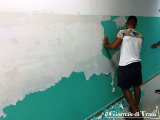 Inizio scuola a Trani, pure la Rocca tirata a lucido con il volontariato. In campo, gratuitamente, anche tre ditte