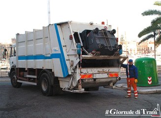 Rifiuti da Trani a Massafra, Barresi rivela: «Camion dell'Amiu multati per dispersione di percolato in strada, chi ne risponderà?»