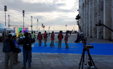 Arco, che passione: davanti alla cattedrale di Trani, oggi, si tira per il tricolore. Partecipanti e dettagli