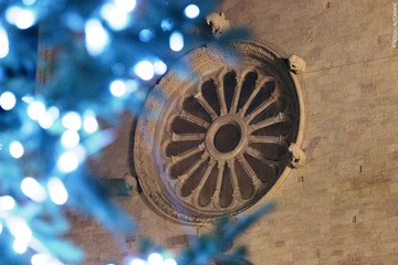 Natale di Trani, record di precocità: si parte già oggi in via San Giorgio e cattedrale