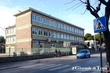 Bagni utilizzati impropriamente dagli alunni: intervento questa mattina alla scuola Bovio di Trani