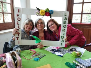 Realizzano lavori a mano e li vendono per beneficenza: nello chalet della villa di Trani, fino a questa sera, «Folletta per un giorno»